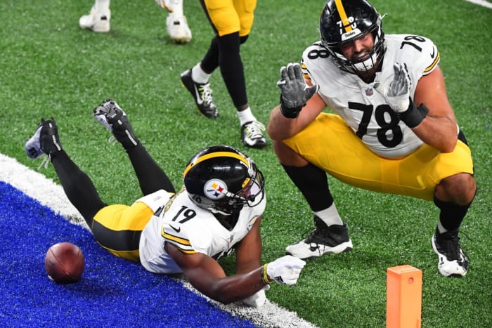 Sep 14, 2020; East Rutherford, New Jersey, USA; Pittsburgh Steelers wide receiver JuJu Smith-Schuster (19) celebrates his touchdown catch with offensive tackle Alejandro Villanueva (78) during the fourth quarter against the New York Giants at MetLife Stadium. Mandatory Credit: Robert Deutsch-USA TODAY Sports